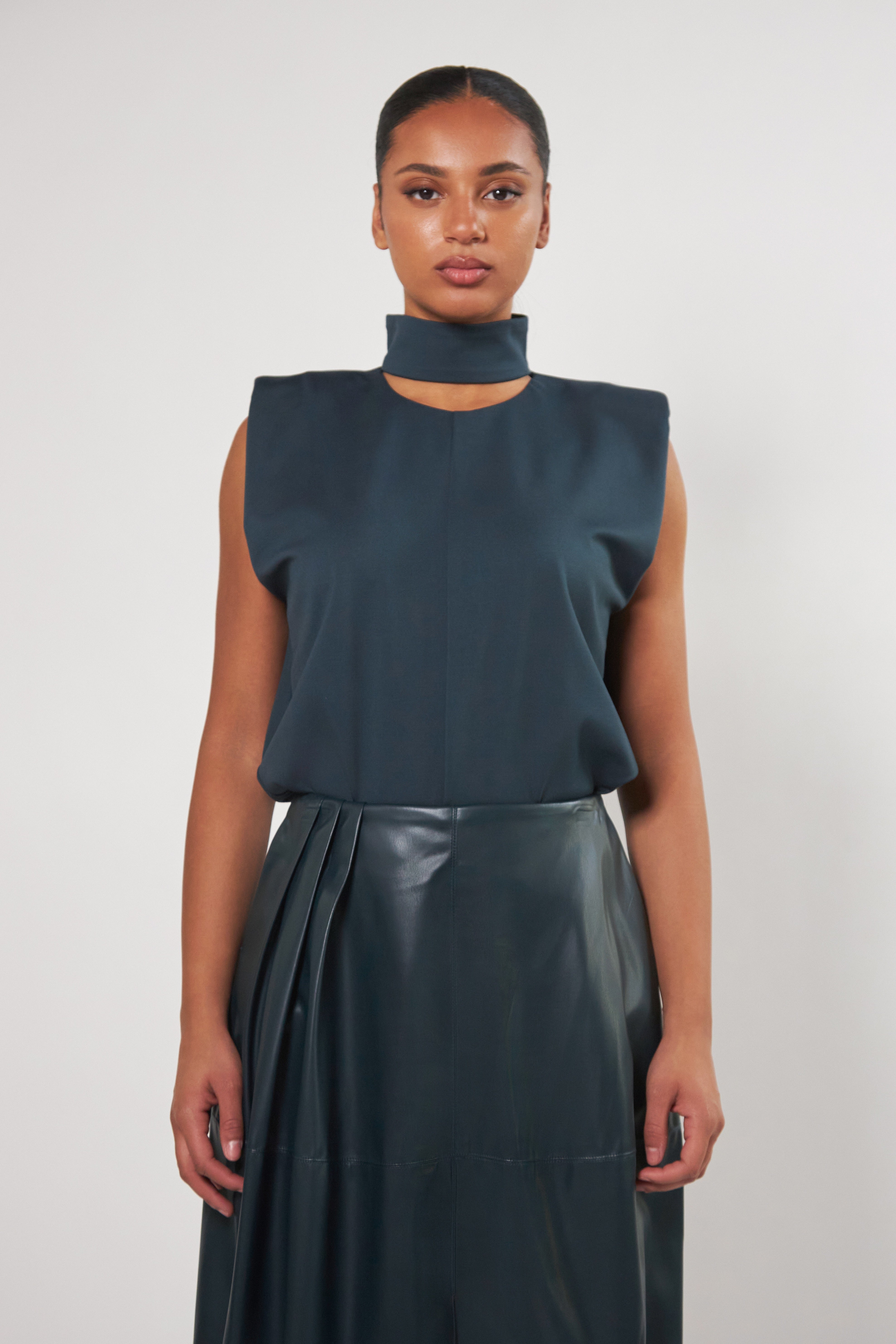 DAPHNE Pleated Midi Skirt – ISRAELLA KOBLA